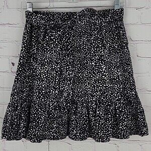 Shein black w/ white pebble print skirt. Elasticized waist w/ tie. Size Medium